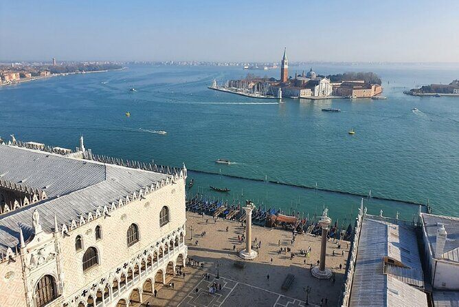 Exclusive Entrance Doge Palace & St. Mark's Basilica Terrace Tour - Logistics: the meeting point, mobile tickets, and the €5 access fee note
