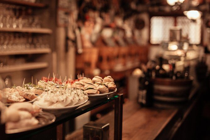 Exclusive Private Venice Food Tour with 6 or 10 Tastings - Private guide quality: what to expect from your host