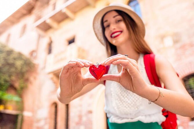 Fascinating Verona: in the Footprints of Romeo and Juliet - Juliet’s House and the Romeo-and-Juliet moment (with clear expectations)