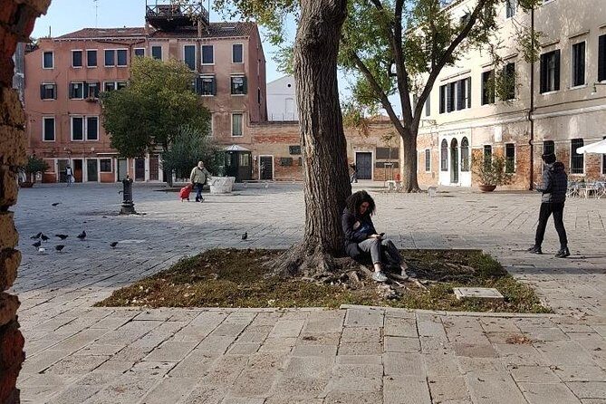Friendinvenice Cannaregio &Jewish Heritage- private tour - Giorgia’s guiding style: friendly, tailored, and careful with context