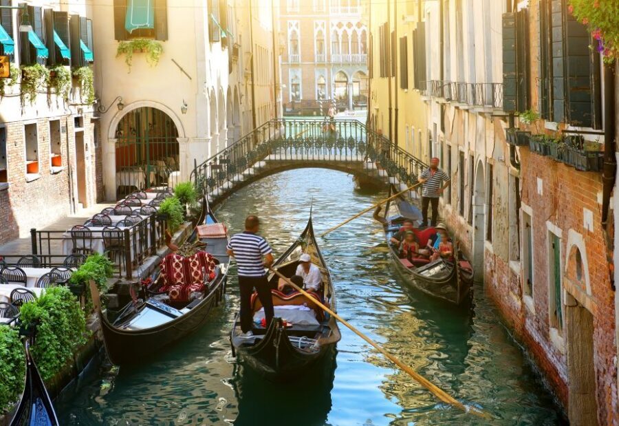 From Lake Garda: Full-Day Guided Group Tour of Venice - Rialto Bridge: A Guided Walk With Time to Breathe