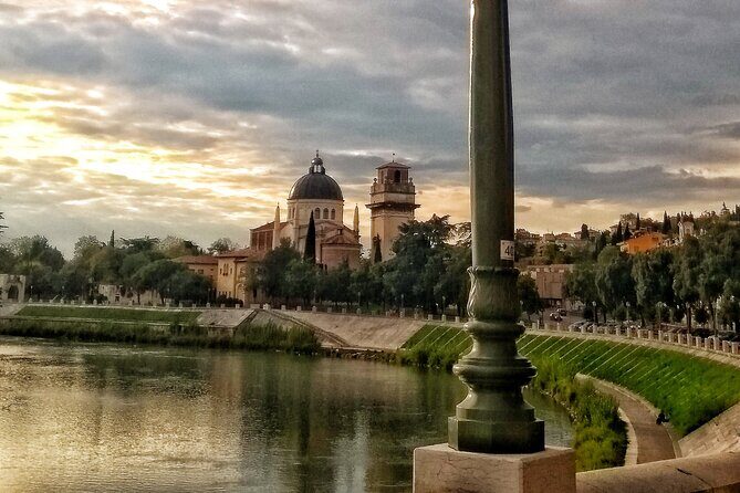 From Padua, Full Day Tour of Verona and Garda Lake - Casa di Giulietta: the balcony stop with 13th-century texture