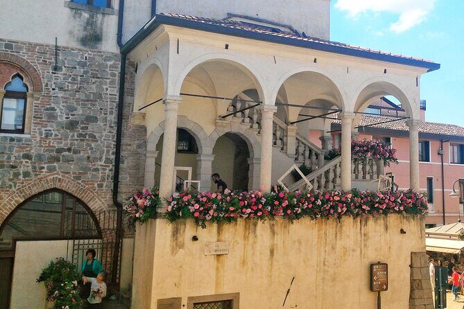 From Padua: Tour to the walled town of Monselice - Euganean Hills oil mill visit: the taste of the day