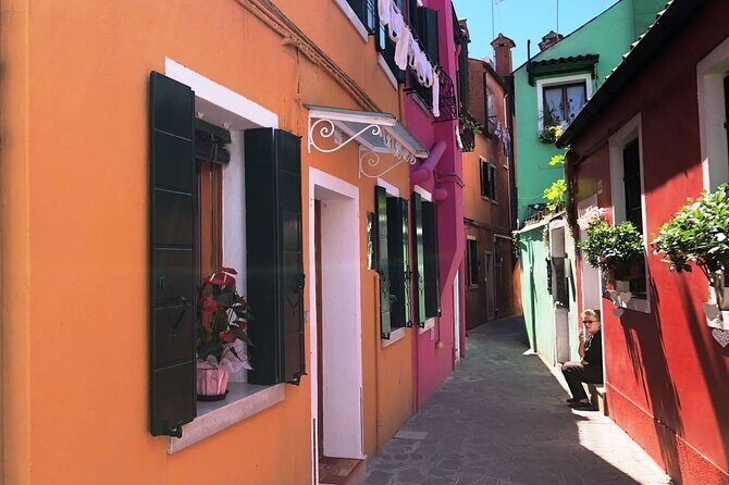 Full-day excursion to Murano, Burano and Torcello from Venice Train Station - Murano: the glass furnace stop and 1.5 hours on the island