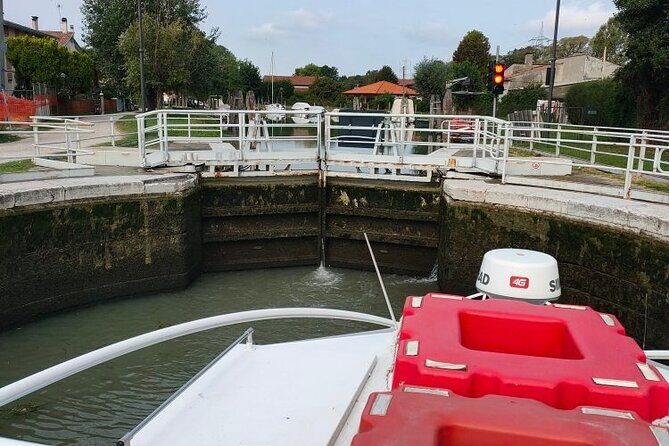 Full-Day Venice to Padua Burchiello Brenta Riviera Boat Cruise - Passing locks and swing bridges: the part that makes the cruise feel special