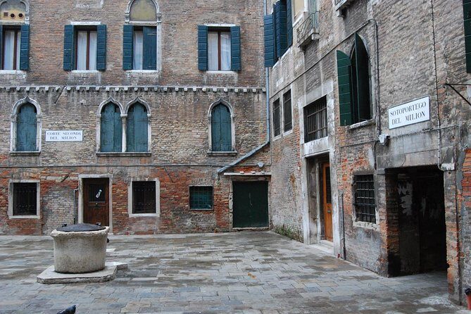 Ghosts of Venice - Discovering the Unknown - Campo San Bartolomeo and Rialto Bridge: the construction story with teeth