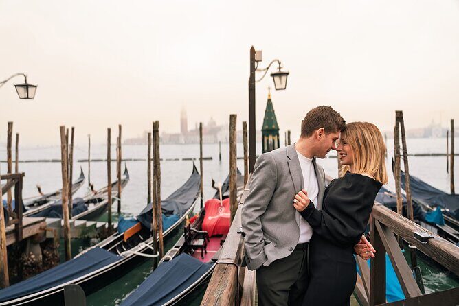 Glam photoshoot in hidden Venice! (up to 4) - Stop 1: Piazza San Marco and the Doge’s Palace + Gondola Views