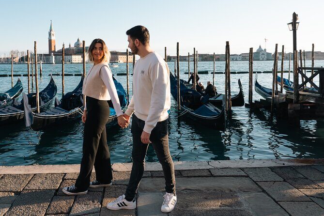 Glam photoshoot in hidden Venice! (up to 4) - The Photo Delivery: What 40 Edited Photos Actually Means for Value