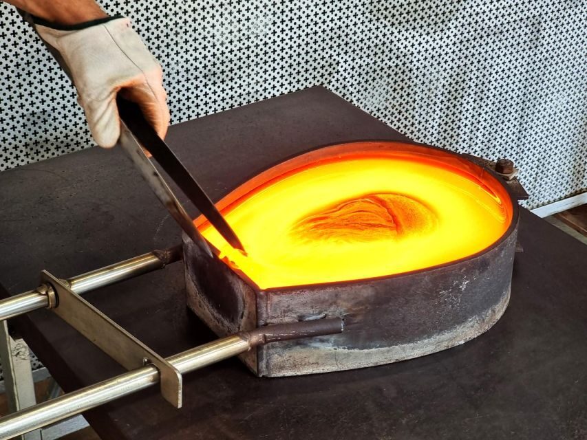 Glass Blowing Show Visit Murano Glass Factory & Showroom OMG - Showroom and art gallery: 500 square metres to browse at your pace