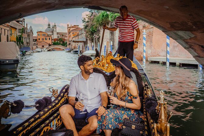 Gondola Ride and Aperitif in a Venetian Palace - The 30-Minute Gondola Ride on the Canals