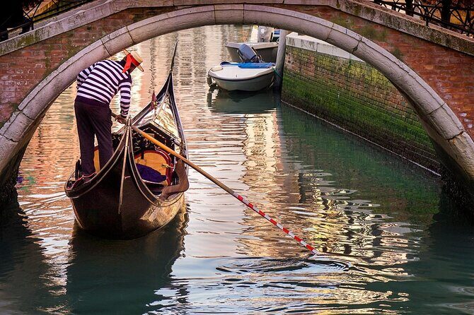 Gondola Ride and St Mark's Basilica - Gondola Ride on the Canal Grande: short, shared, and quietly scenic