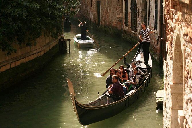 Gondola Ride and St Mark's Basilica Tour - Meeting point reality check: where to start and how to not get lost