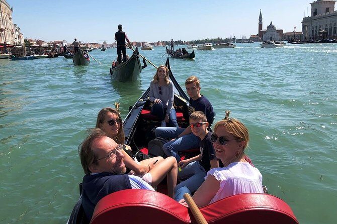 Gondola Ride and St Mark's Basilica Tour - Group tours and shared gondolas: what that means for your experience