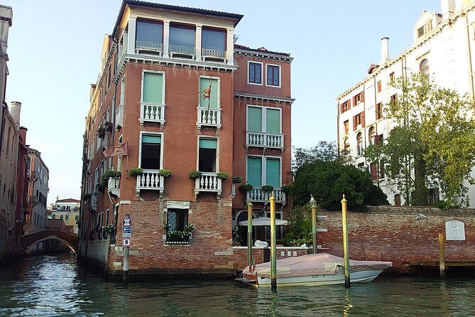 Grand Canal boat tour and Murano glass experience with Hotel pick up - FAQ