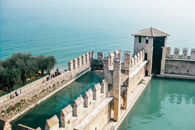 Guided tour in Sirmione with motorboat tour - Centro Storico back again: why the route returns
