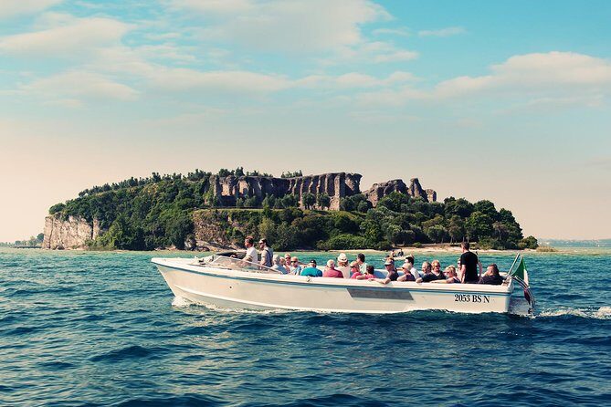 Guided tour in Sirmione with motorboat tour - Meeting at Castello scaligero: start strong, waste less time