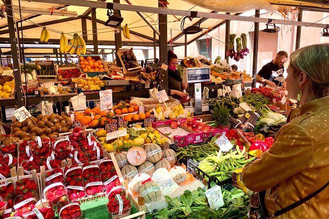 Guided Venice Street Food Tour and City Sightseeing - Start near Rialto: the market as your shortcut to flavor