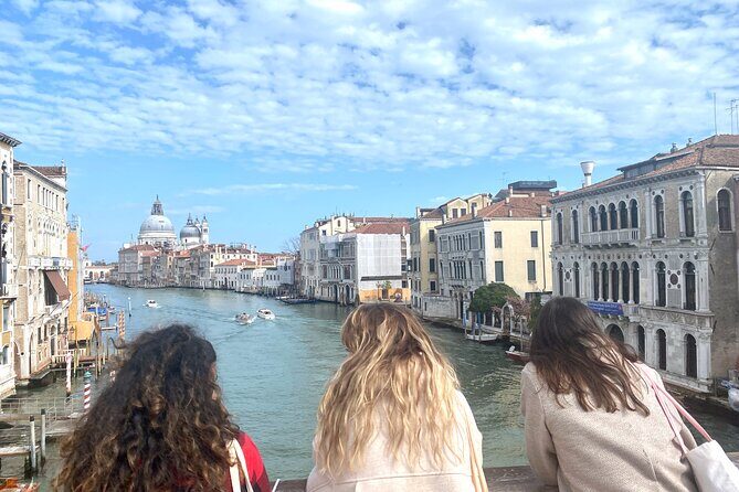 Guided Venice Street Food Tour and City Sightseeing - Rialto Market walking + tasting pace: what it feels like in practice