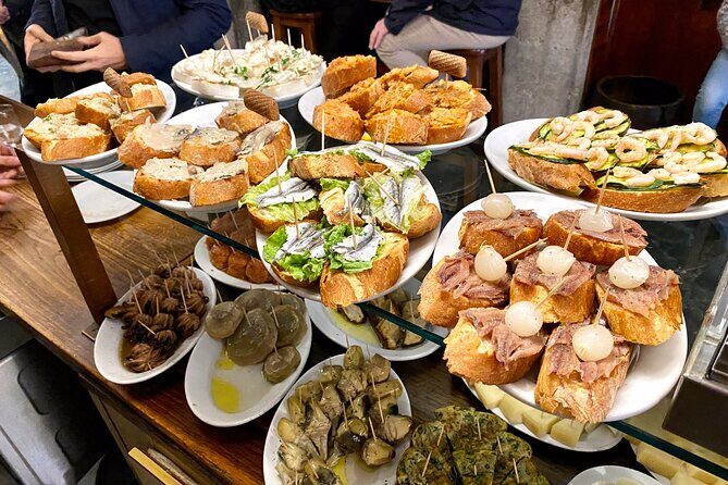 Guided Venice Street Food Tour and City Sightseeing - Walking past Venice landmarks while you eat