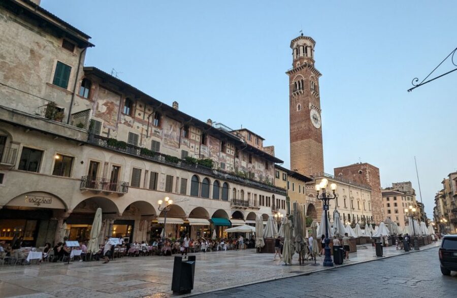 Guided Walking Tour in Verona - Juliet’s House, but with real-city context