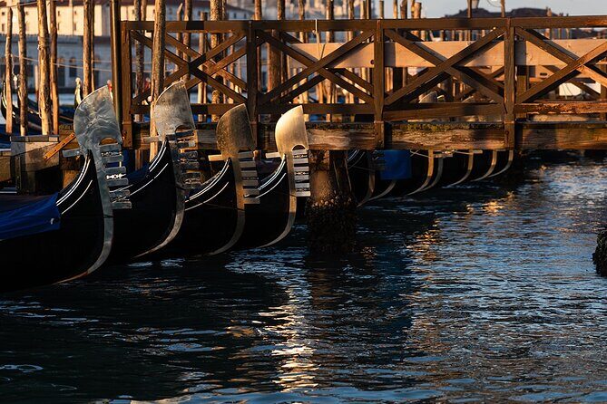 Hidden Venice Photo Tour with your phone! - Practical logistics that matter in Venice