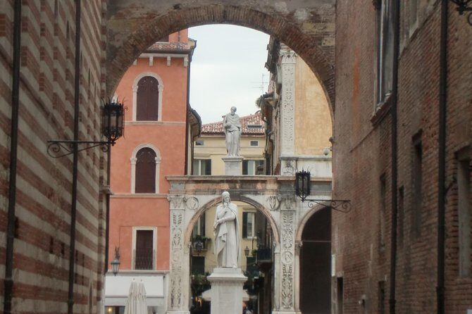 Hidden Verona at Sunset - evening walking tour - The street marks of the Jewish district: history in plain sight