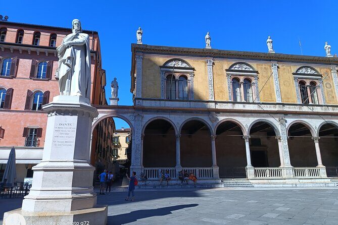 Hidden Verona & Kids Fun tour - Juliet’s courtyard and the balcony moment kids remember