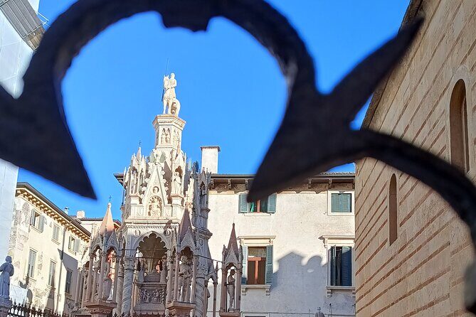 Hidden Verona & Kids Fun tour - Piazza dei Signori: elegant arches and a Dante connection
