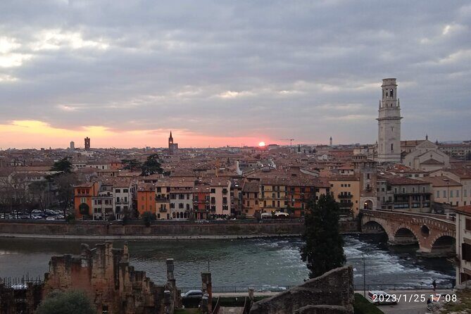 Hidden Verona & Kids Fun tour - Getting oriented at Piazza Bra (the start that makes sense)