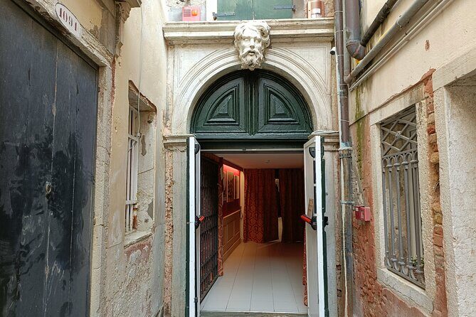 History Gallery: Venice in the Past 3D Experience - A story-rich bookshop stop that slows you down (just enough)
