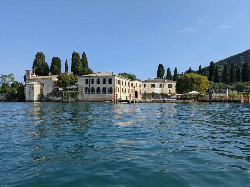Lake Garda: 4-hour Guided Boat Cruise with Stop in Sirmione - The return cruise: Villa Canossa and Punta San Vigilio again