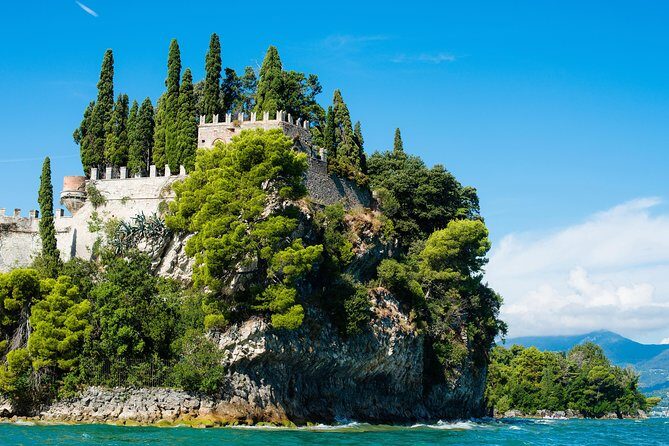 Lake Garda Afternoon Sightseeing Cruise from Sirmione - Palazzo Borghese and the Neo-Gothic Details You Can Actually See