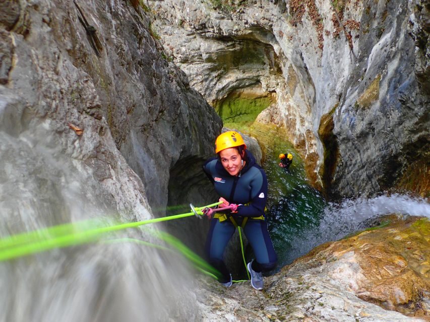 Lake Garda: Canyoneering in Torrente Vione - Guides and group vibe on this Lake Garda canyon day