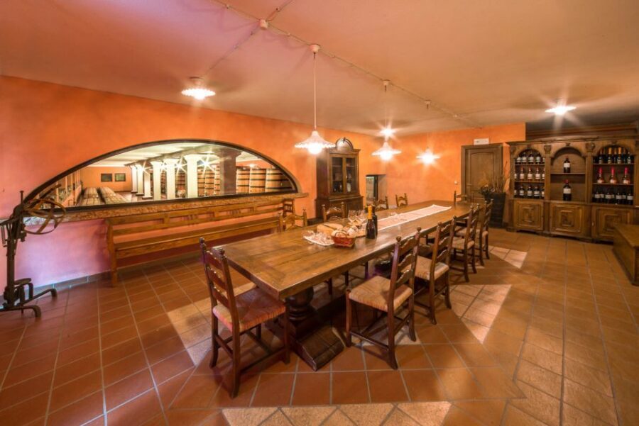 Lake Garda: Garda Hills Wine Tour and Tasting - The Tasting Setup: 4 Wines, Local Plates, and Garda Olive Oil