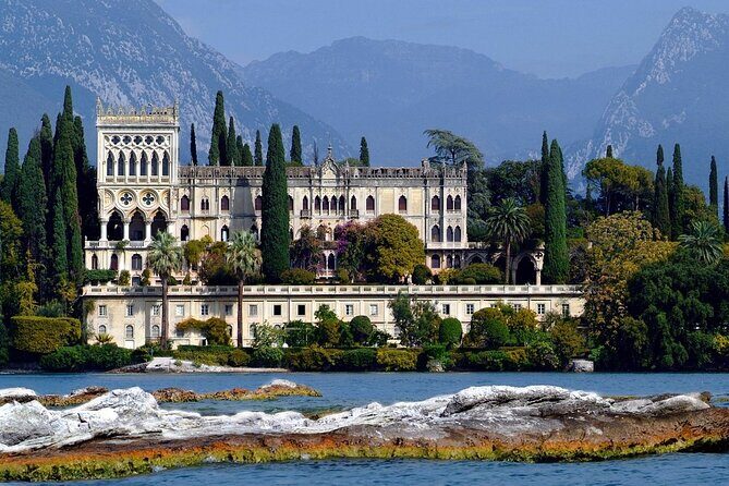Lake Garda Tour aboard a Venetian Taxiboat - A Venetian taxi boat is the fast track to Lake Garda views