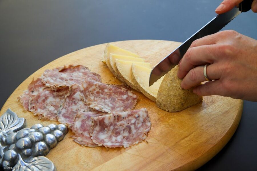 Lake Garda: Vineyard Tour and 6 wine Tasting - Food Pairing Matters: Cold Cuts and Local Cheeses