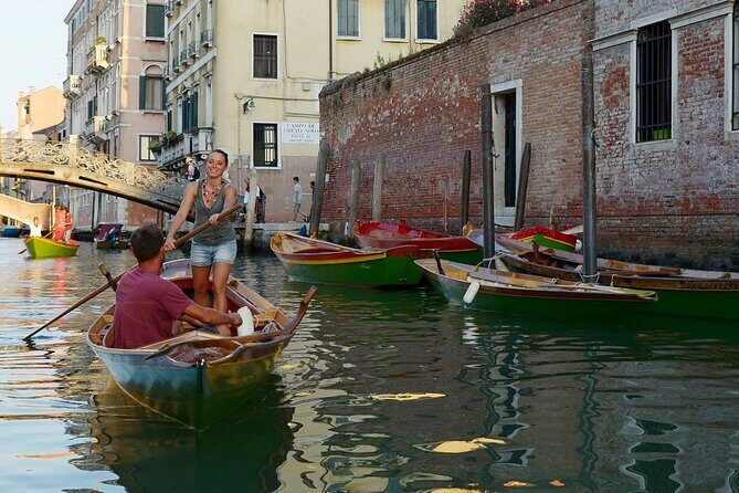 Learn to Row in the Venice Canals - Group Size, Pace, and the Real Level of Effort