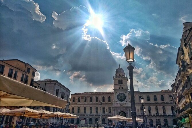 Live Padua as a local - Sotto il Salone in Palazzo della Ragione: where Padua shops like a local
