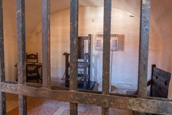 Lords of the Night Prisons Palace: Cells & Torture Tools Visit - Walking into Doge’s Prison, without the usual Venice crowd crush