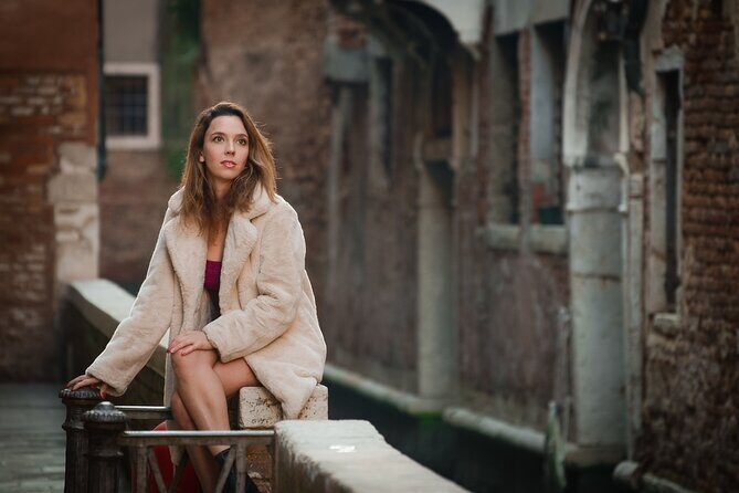 Luxurious Photoshoot in Venice - Price and Value: $362.81 Per Group for the Results You Keep