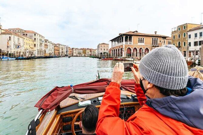 Magical Gondola Journey: Explore Venice's Grand Canal in Style! - Shared and not guided: how to set your expectations