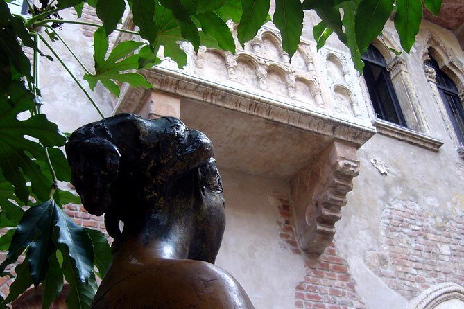 Make your Romantic Proposal in the City of Love - Lungadige San Giorgio: A River Walk With a Love-Story Mood