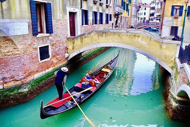 Morning Magic: Venice City Walk and Gondola Tour - The gondola piece: Grand Canal glide without the private-boat price
