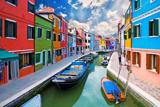 Murano and Burano Islands 4-Hour Tour - Stop 2 in Burano: lace tradition, painted houses, and your 90-minute wander