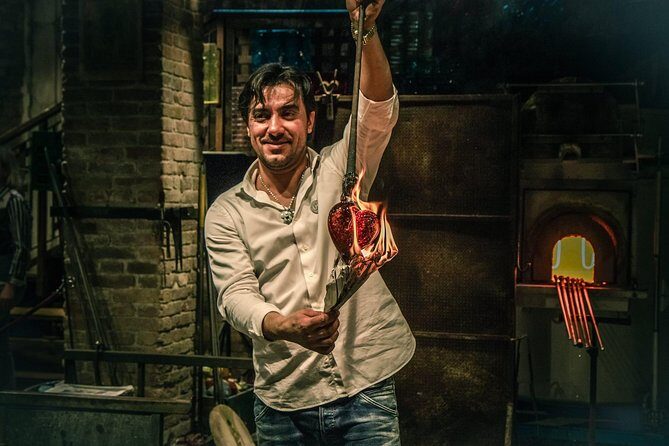 Murano Glass Blowing Demonstration - The Glass Cathedral - The 25-minute show: what you’ll actually see happen