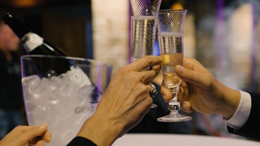 Murano: Glass Blowing Demonstration with Optional Drinks - A 25-minute itinerary that actually moves: what you’ll see, step by step