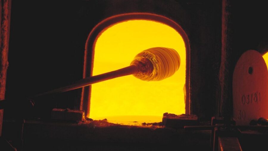 Murano: make your item with a glass master and take it home - Where Murano glass life happens: finding the Gino Mazzuccato factory