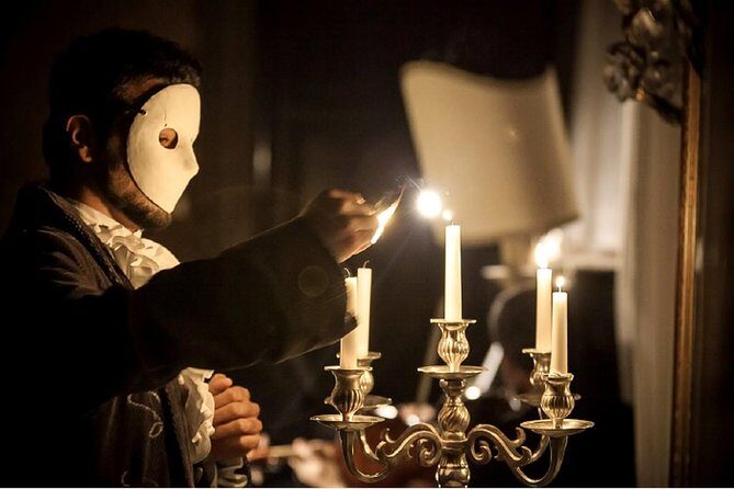 Musica a Palazzo 'Traveling Opera' Performance in Venice - Dress code: elegant casual works