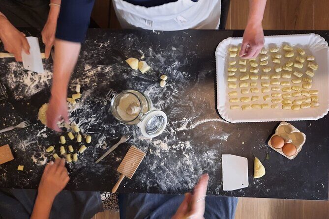 My Granny's secrets Making Gnocchi - Cats in the apartment: a small note that matters