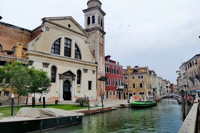Off the Beaten Path Walk in Venice - Entering the Dorsoduro Side of Venice (Campiello dei Squelini to Ca’ Foscari)